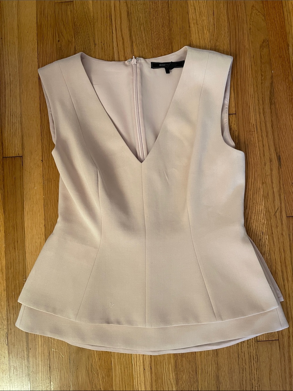 BCBGMaxAzria Light Pink V-Neck Sleeveless Peplum Top